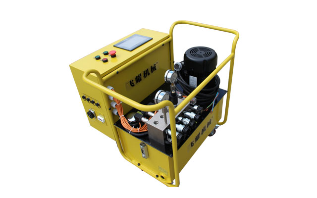 ��yʽPLC�������cͬ�����ϵ�y�����͉�