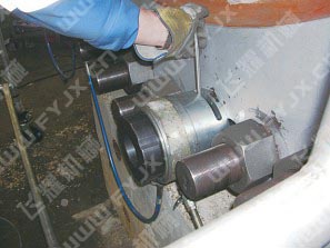 ͨ��Һ����˨�������F(xi��n)��ʹ�ÈD