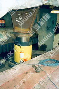 機(jī)械式螺母鎖定千斤頂應(yīng)用圖